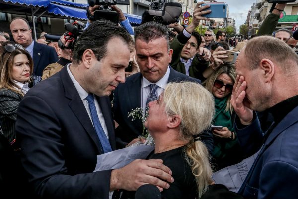 Τέμπη: Σπάραξε η μητέρα θύματος μετά την παρέλαση