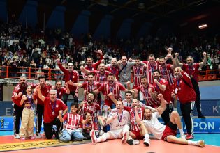 Ολυμπιακός: Η απονομή του τροπαίου στους Κυπελλούχους (pics)