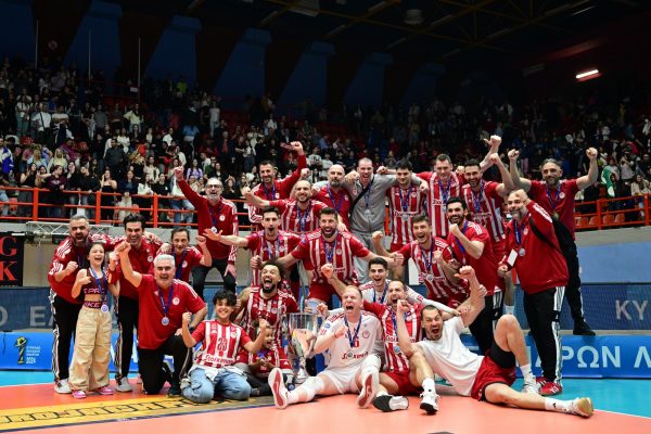 Ολυμπιακός: Η απονομή του τροπαίου στους Κυπελλούχους (pics)