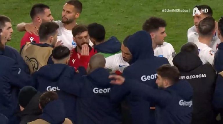 Ένταση στο τέλος του πρώτου ημιχρόνου – Αποβλήθηκε ο Τζαβέλλας (vid)