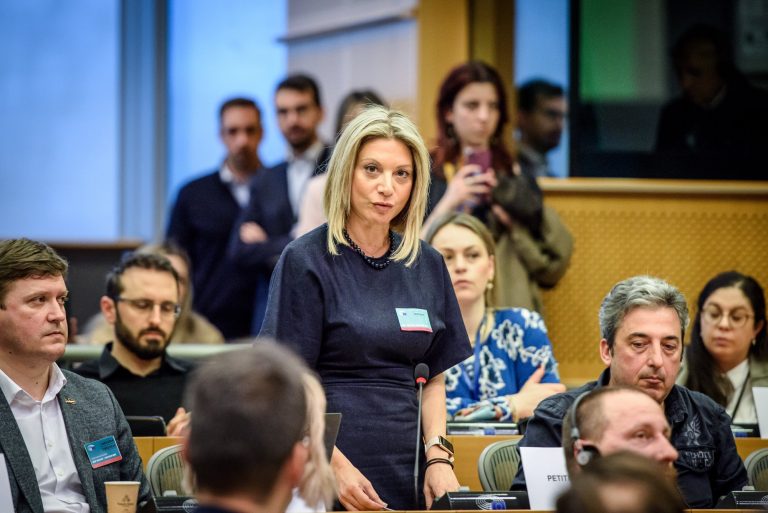 Τέμπη: «Ναι» στα αιτήματα των συγγενών από την Ευρωβουλή – Σιγή ιχθύος από το Μαξίμου