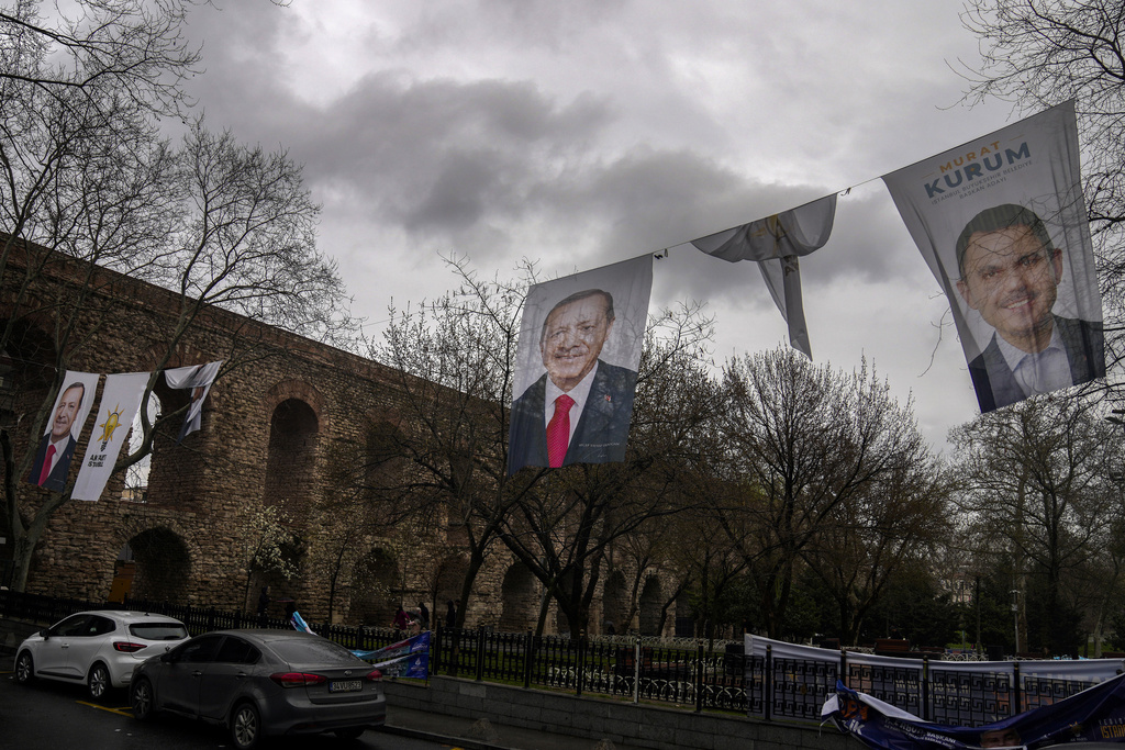 Τουρκία - εκλογές: Οι τελευταίες δημοσκοπήσεις και η προσευχή του Ερντογάν στην Αγία Σοφία