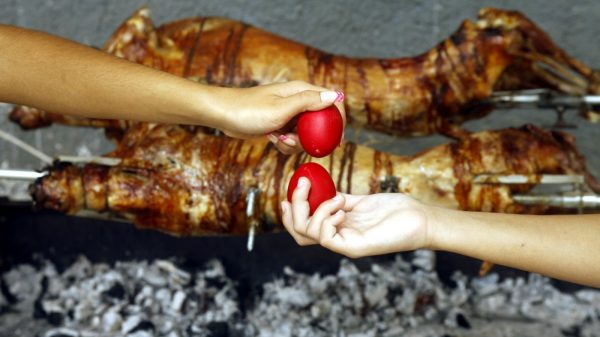 Ακρίβεια: «Φωτιά» στις τιμές αρνιών και κατσικιών λόγω του… Πάσχα των Καθολικών – Πόσο θα μας κοστίσουν