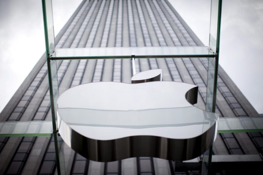 Νέους τριγμούς στη Wall Street έφερε η Apple