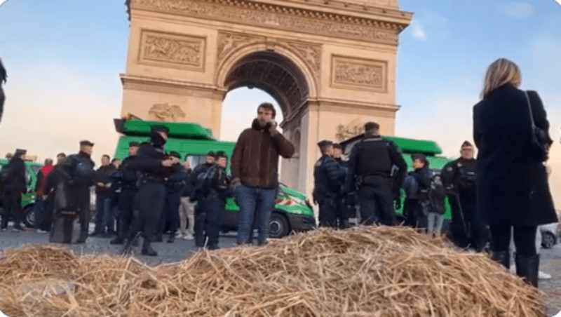 Στην Αψίδα του Θριάμβου διαδήλωσαν οι Γάλλοι αγρότες - Συνελήφθησαν 66 άτομα