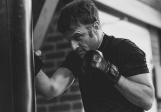 Εμανουέλ Μακρόν: Έβαλε τα γάντια του μποξ ο Γάλλος πρόεδρος