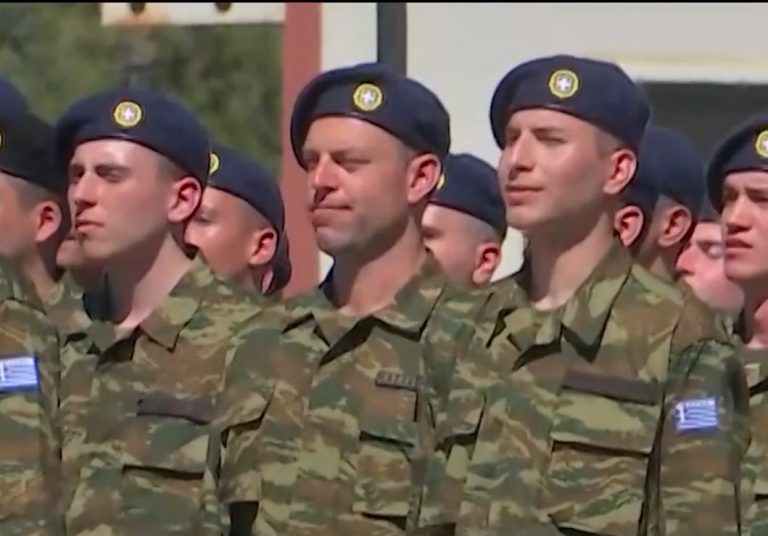 Ο Στέφανος Κασσελάκης «κόλλησε» στον εθνικό ύμνο και τα έβαλε με τον εαυτό του