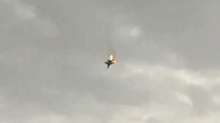 Η Ουκρανία επιβεβαιώνει ότι το ρωσικό αεροσκάφος που συνετρίβη στην Κριμαία καταρρίφθηκε από «φίλια πυρά»