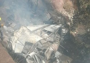 Νότια Αφρική: Λεωφορείο έπεσε από γέφυρα – Τουλάχιστον 45 νεκροί
