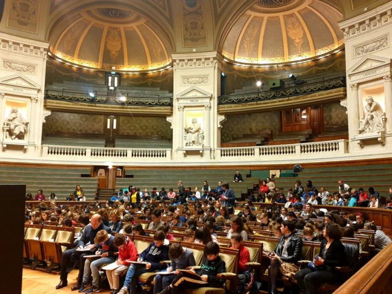 Το πανεπιστήμιο άνευ όρων