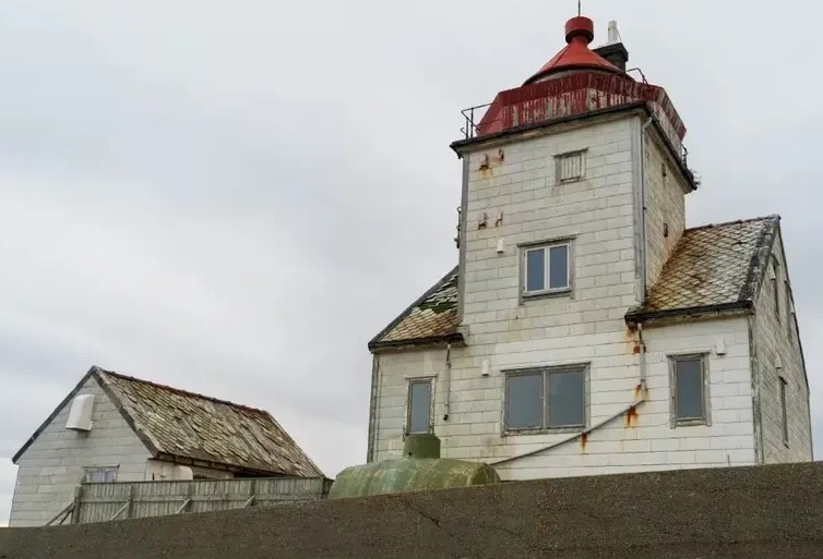 Νορβηγία: Το πιο απομονωμένο σπίτι στον κόσμο – Πωλήθηκε 2,5 φορές πάνω από την αξία του (εικόνες)