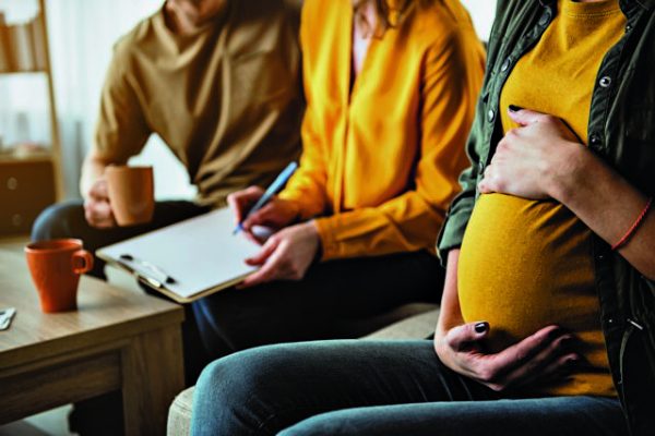 Επίδομα μητρότητας: Στο επόμενο διάστημα ανοίγει η πλατφόρμα – Τι ισχύει για πατεράδες, υιοθεσίες, ομόφυλους