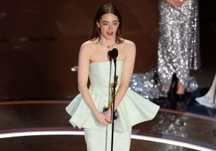 Το ατύχημα της Emma Stone στα Όσκαρ – Η συμβουλή του Γιώργου Λάνθιμου