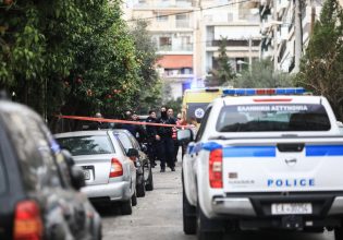 Φονικό στη Νίκαια: Βίαιος και κακοποιητικός ο δράστης – «Έδερνε τη γυναίκα του και την κόρη του»