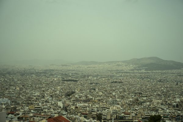 Αφρικανική σκόνη: Υψηλές συγκεντρώσεις στη Νότια Ελλάδα – Νέο κύμα τις πρώτες μέρες του Απριλίου