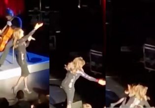 Βίκυ Λέανδρος: Έπεσε από τη σκηνή ενώ τραγουδούσε σε συναυλία στο Αννόβερο – Δείτε βίντεο