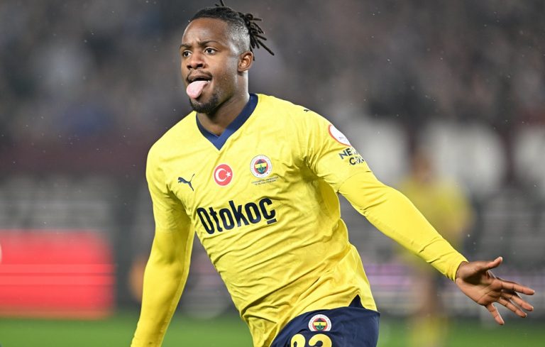 Ο Μπατσουαγί κράτησε όρθια την Φενέρμπαχτσε στη μάχη του τίτλου (3-2)