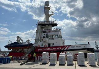 Υλικοτεχνικές καθυστερήσεις αντιμετωπίζει το πλοίο με την ανθρωπιστική βοήθεια για τη Γάζα