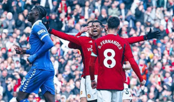 Μάντσεστερ Γιουνάιτεντ – Έβερτον 2-0: Επέστρεψε στις νίκες με Φερνάντες και Ράσφορντ