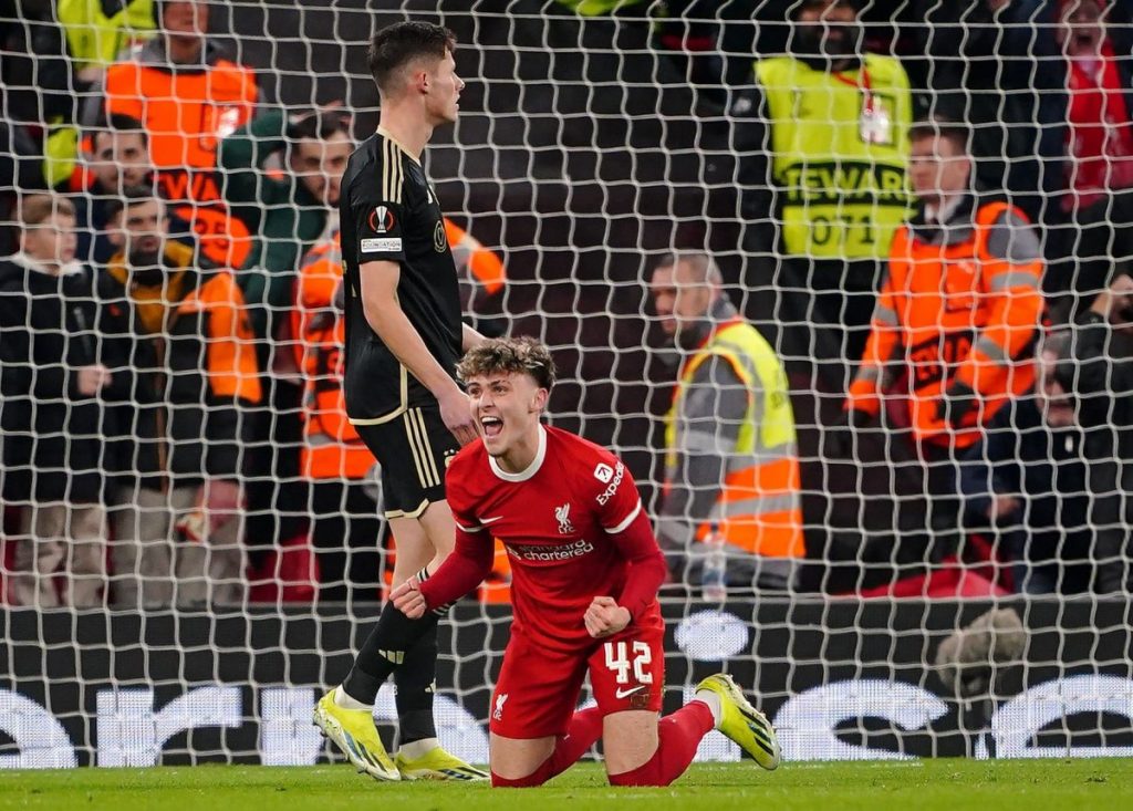 Με εξάρα στους «8» η Λίβερπουλ (6-1), απίστευτη ανατροπή η Λεβερκούζεν (3-2)