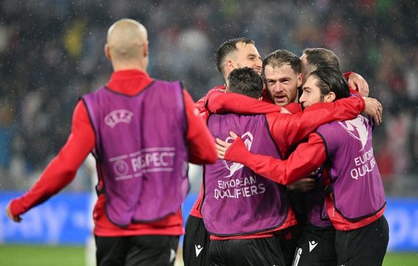 Ο Ζιβζιβάτζε έστειλε την Γεωργία στον τελικό των playoffs (2-0)