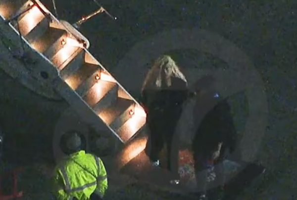 Στιγμές τρόμου σε πτήση που μετέφερε την τραγουδίστρια Karol G