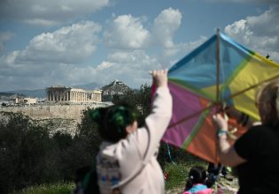 Καθαρά Δευτέρα: Οι Αθηναίοι γιορτάζουν τα Κούλουμα – Με χαρταετούς γέμισε ο αττικός ουρανός