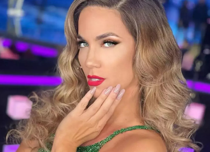 H Kατερίνα Στικούδη ποζάρει με τον ενάμιση μηνών γιο της