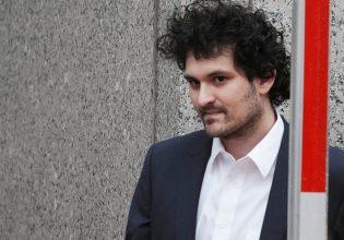 Σαμ Μπάνκμαν Φράιντ: Σε 25 χρόνια φυλάκισης καταδικάστηκε ο μεγιστάνας των κρυπτονομισμάτων