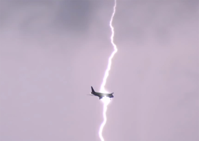 Καναδάς: Τρόμος στην αέρα – Κεραυνός χτύπησε Boeing με 550 επιβάτες