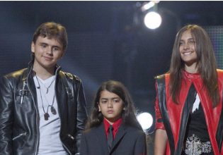 Τα 3 παιδιά του Μάικλ Τζάκσον στην πρεμιέρα του «MJ the Musical» στο Λονδίνο