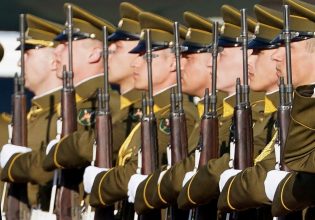 Που κατασκευάζει το ΝΑΤΟ τη μεγαλύτερη στρατιωτική πόλη εναντίον της Ρωσίας