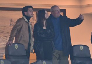 Κώστας Καραμανλής: Στο γήπεδο με τα παιδιά του για το Ελλάδα – Καζακστάν