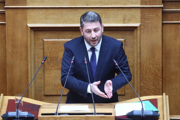 Ανδρουλάκης για Τέμπη: Ζούμε την 4η πράξη της επιχείρησης συγκάλυψης – «Αγέλη εξουσίας» η κυβέρνηση