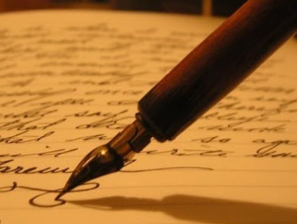 Μαραθώνιος Ποιήσης: Επί δώδεκα ώρες απαγγελία ποιημάτων στα Προπύλαια του Ε.Κ.Π.Α