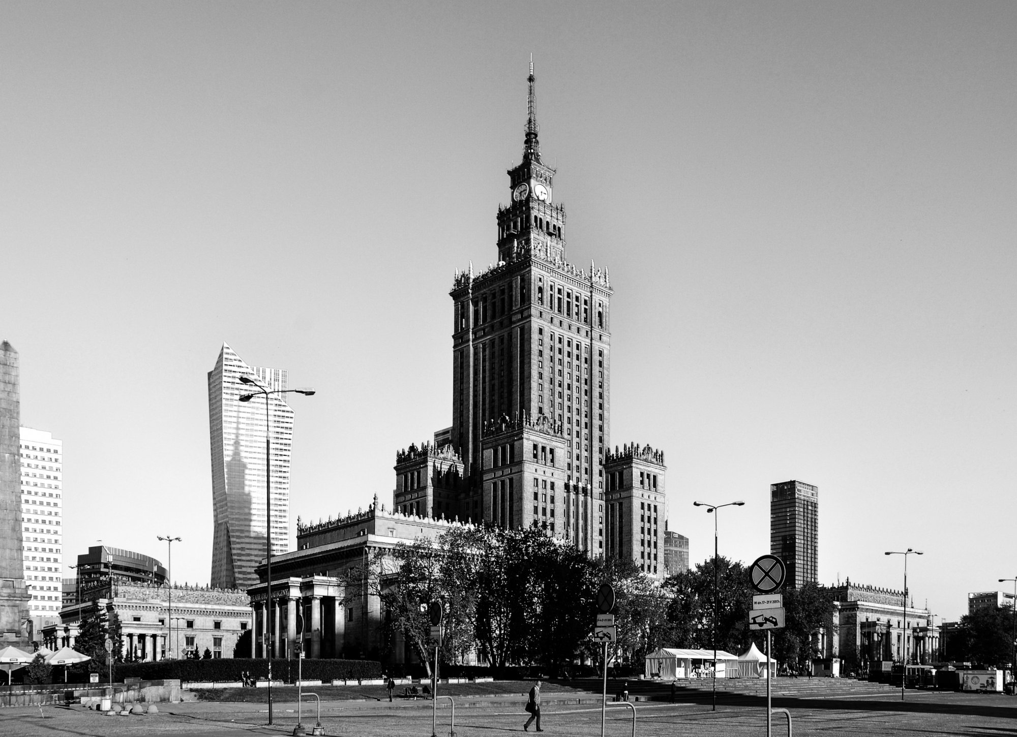 Πώς βρέθηκε ο ουρανοξύστης - «δώρο» του Στάλιν στην πρωτεύουσα της Πολωνίας;