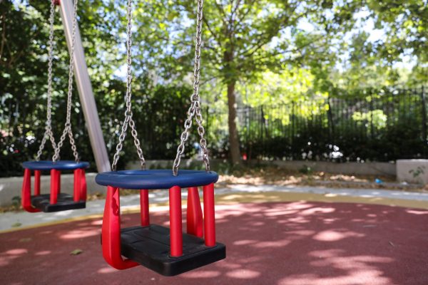 Ανακατασκευάζονται 12 παιδικές χαρές του Δήμου Αθηναίων