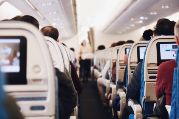 Τέλος οι ουρές στα αεροπλάνα – Οι νέοι κανόνες που θα επιτυγχάνουν την επιβίβαση