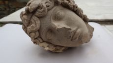 Εντυπωσιακές εικόνες: Φοιτητές του ΑΠΘ ανακάλυψαν κεφαλή αγάλματος του Απόλλωνα στην ανασκαφή των Φιλίππων