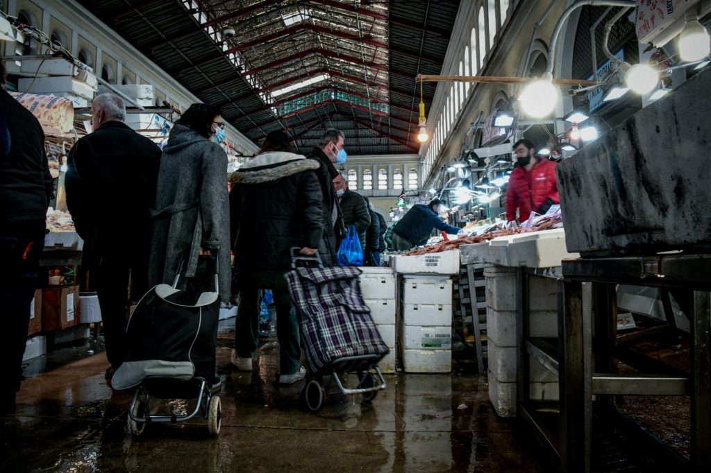 Φάτε κατεψυγμένα θαλασσινά, είναι φθηνότερα – Πρεμιέρα για το «Καλάθι της Σαρακοστής»