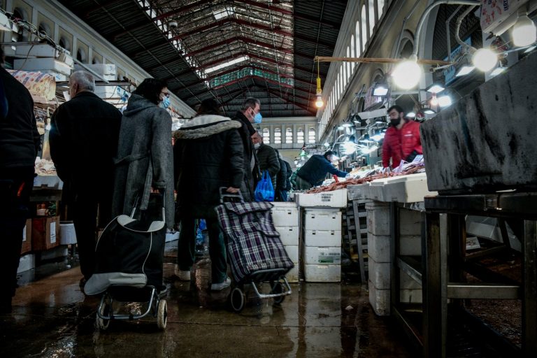 Φάτε κατεψυγμένα θαλασσινά, είναι φθηνότερα – Πρεμιέρα για το «Καλάθι της Σαρακοστής»