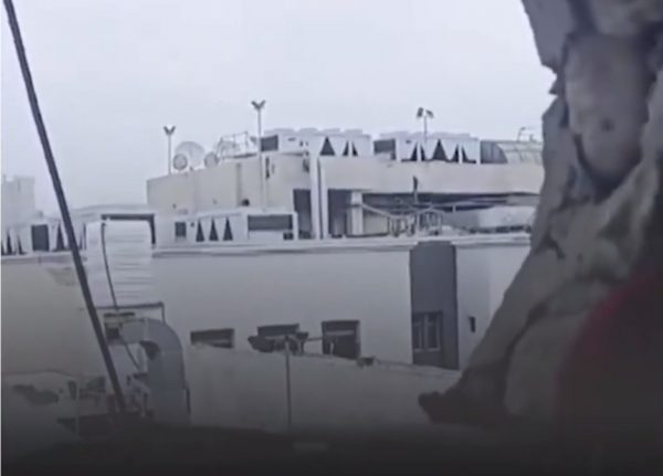 Αλ Σίφα: «Αν φύγετε θα πυροβολήσουμε» ακούγεται από τα μεγάφωνα ενώ γυναικόπαιδα προσπαθούν να κρυφτούν