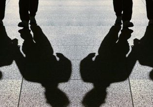 Άλιμος: Δύο ανήλικοι έπεσαν θύματα ληστείας – Τους άρπαξαν τα κινητά και διέφυγαν