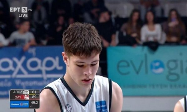 Ο Λαρεντζάκης έκανε επίτηδες φάουλ στον 16χρονο Βαλκανά για να πετύχει τους πρώτους του πόντους (vid)