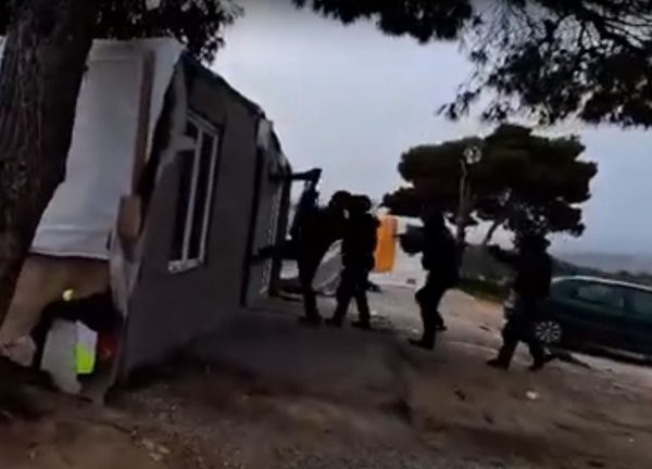 Συνελήφθησαν τρεις νεαροί μέλη αδίστακτης συμμορίας που έκλεβε οχήματα και καταστήματα