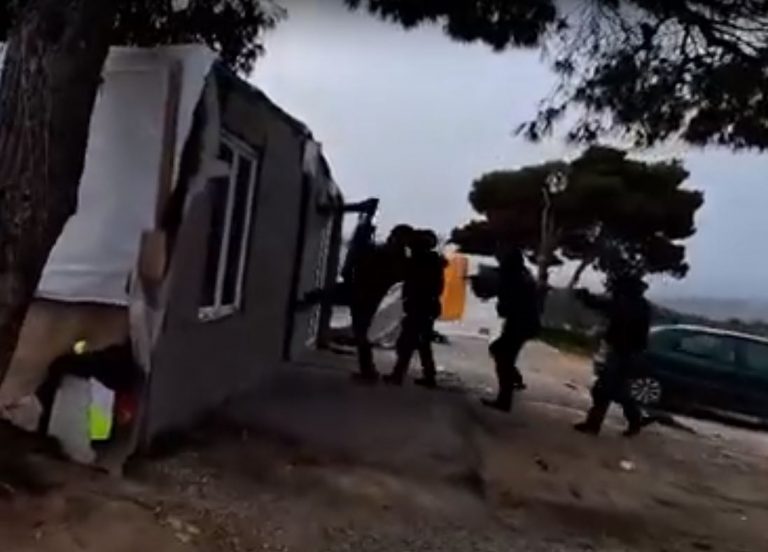 Συνελήφθησαν τρεις νεαροί μέλη αδίστακτης συμμορίας που έκλεβε οχήματα και καταστήματα