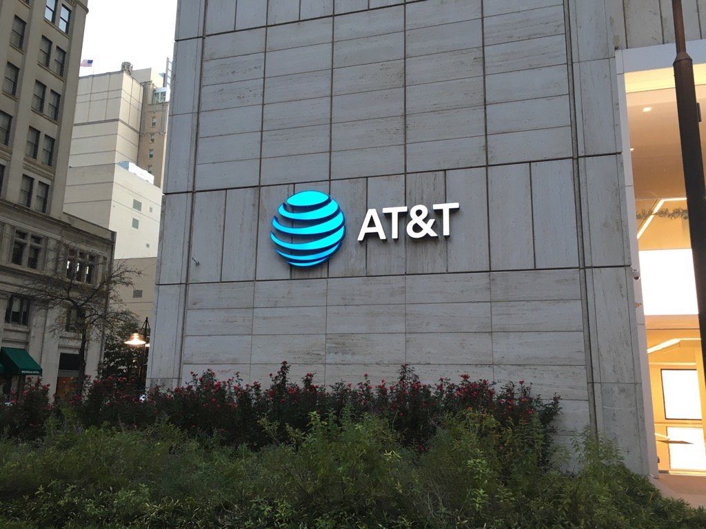 Η εταιρεία τηλεπικοινωνιών AT&T διερευνά τη διαρροή δεδομένων για 73.000.000 πελάτες της