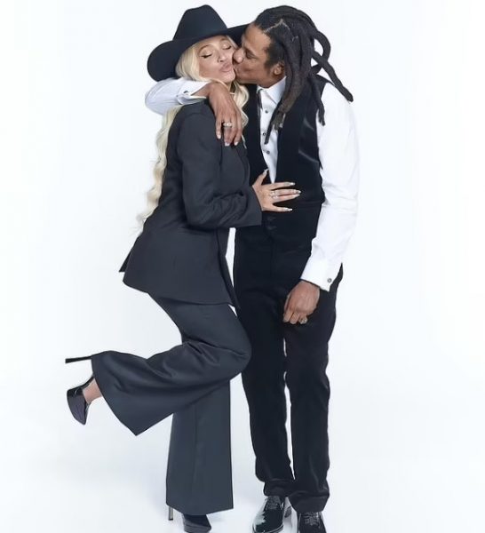 H Beyonce ποζάρει με τον σύζυγό της