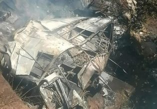 Νότια Αφρική: Ένα κορίτσι 8 ετών η μοναδική επιζήσασα της πτώσης του λεωφορείου από γέφυρα