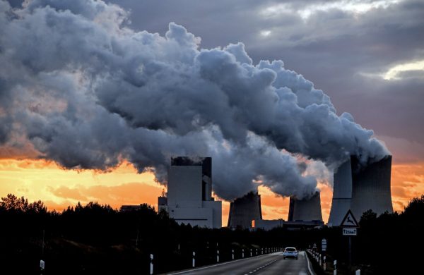 Διεθνής Οργανισμός Ενέργειας: Νέο ρεκόρ κατέγραψαν το 2023 οι παγκόσμιες εκπομπές CO2